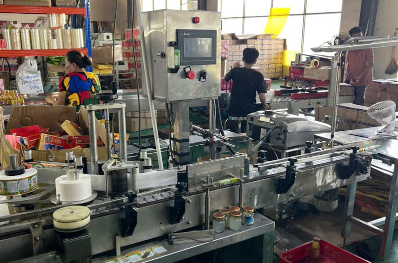 Bắt giam 2 người sản xuất nước yến giả quy mô lớn, thu giữ hơn 360.000 sản phẩm插图2 Yến Giả 2.jpg