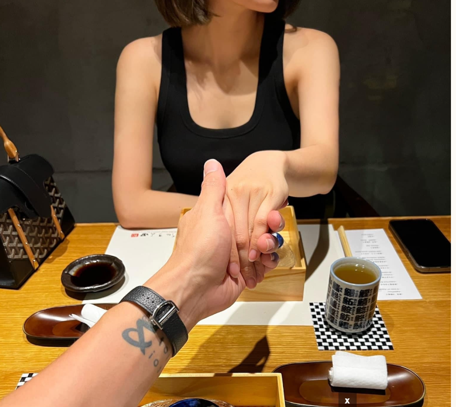Nam siêu mẫu điển trai bậc nhất Vbiz sau gần 3 năm kết hôn: Cuộc sống kín tiếng khiến nhiều người tò mò - Ảnh 8.
