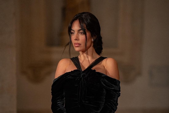 Từ nhân viên Gucci đến “nữ hoàng WAGs”: Hành trình đổi đời của Georgina, thoát mác 