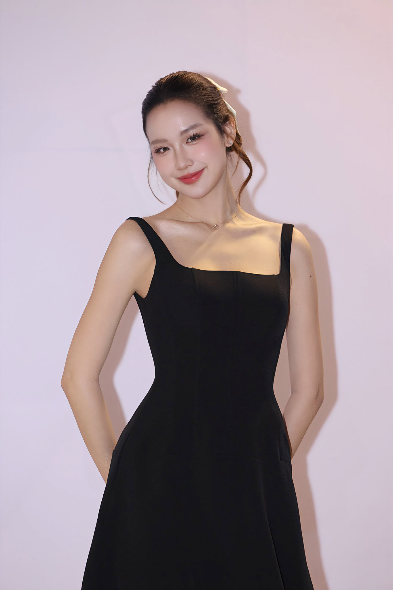 Xôn xao tin đồn về động thái của Miss World giữa ồn ào Bảo Ngọc phông bạt插图3 Xôn xao động thái của Miss World giữa ồn ào Bảo Ngọc