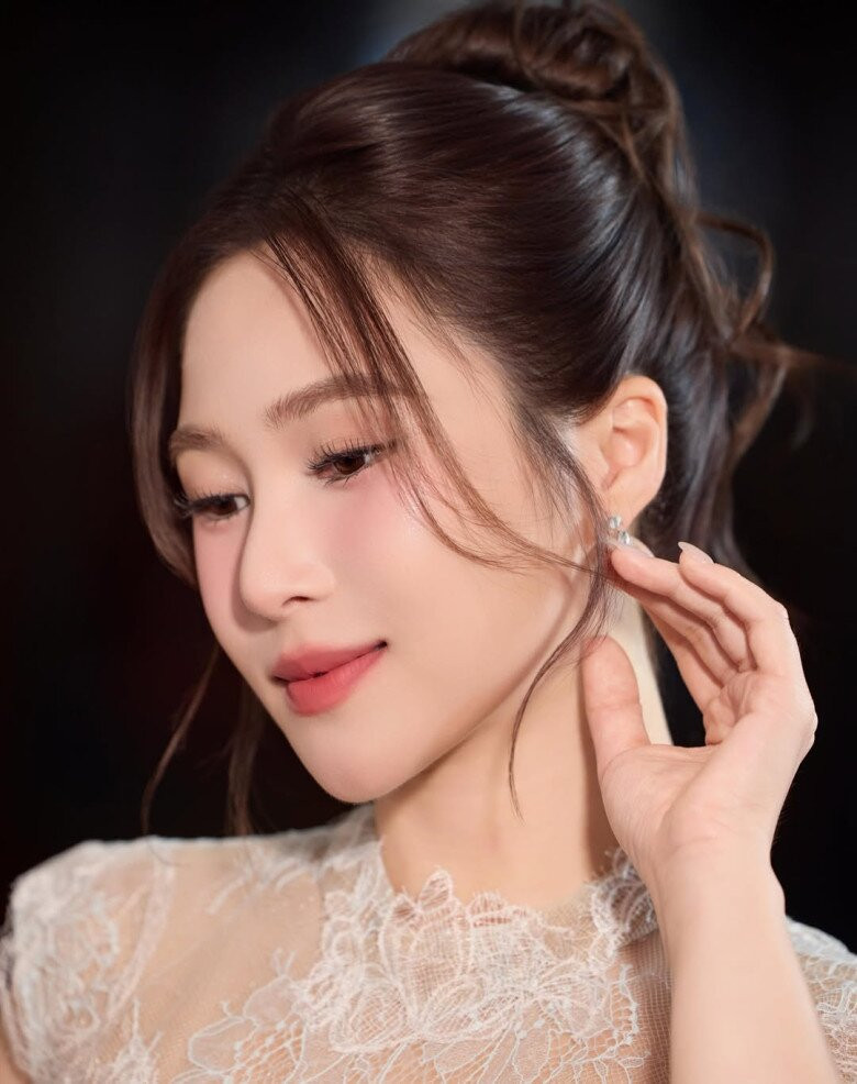 Quán quân Giọng hát Việt: Từ hào quang tuổi 17 đến hành trình tự chữa lành đầy bản lĩnh ở tuổi 31插图3 Quán quân Giọng hát Việt: Từ hào quang tuổi 17 đến hành trình tự chữa lành đầy bản lĩnh ở tuổi 31- Ảnh 4.