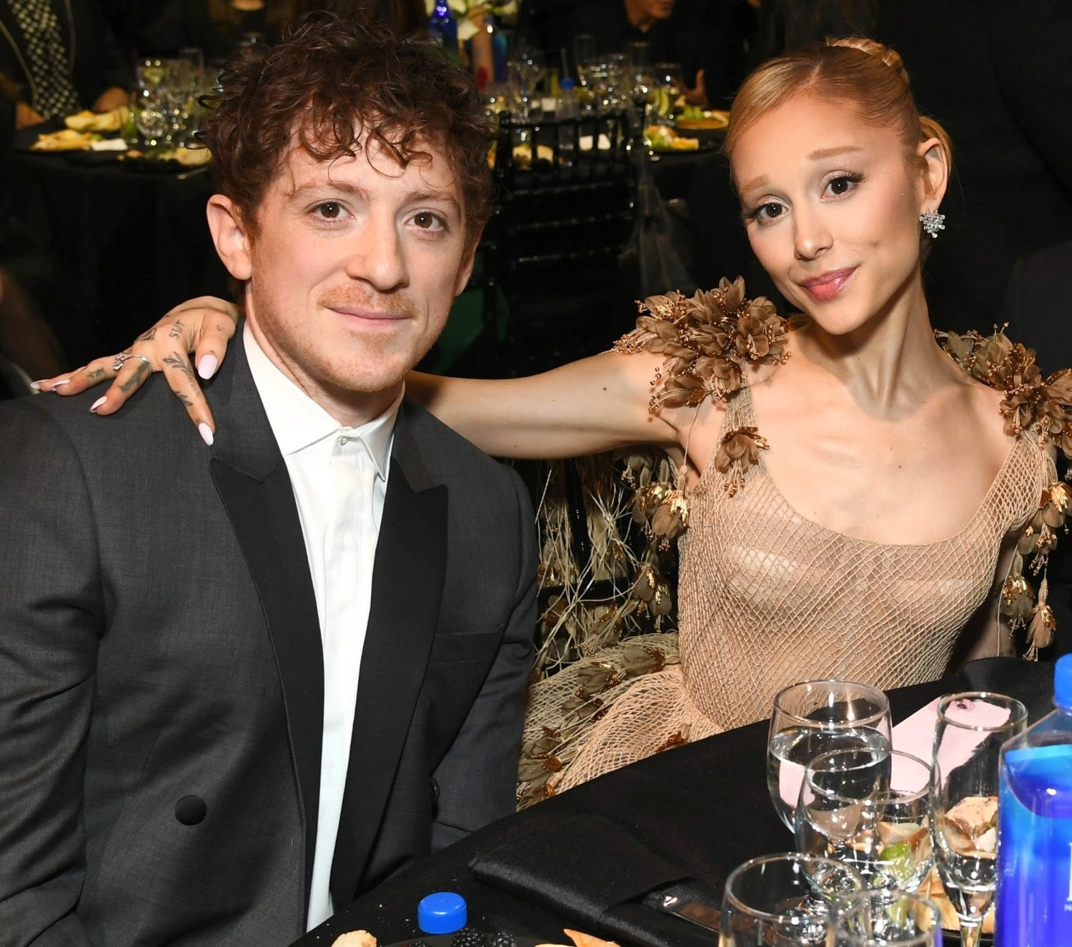ethan slater ariana grande mc 251 1757403817495 1757403817723348856046 094534
