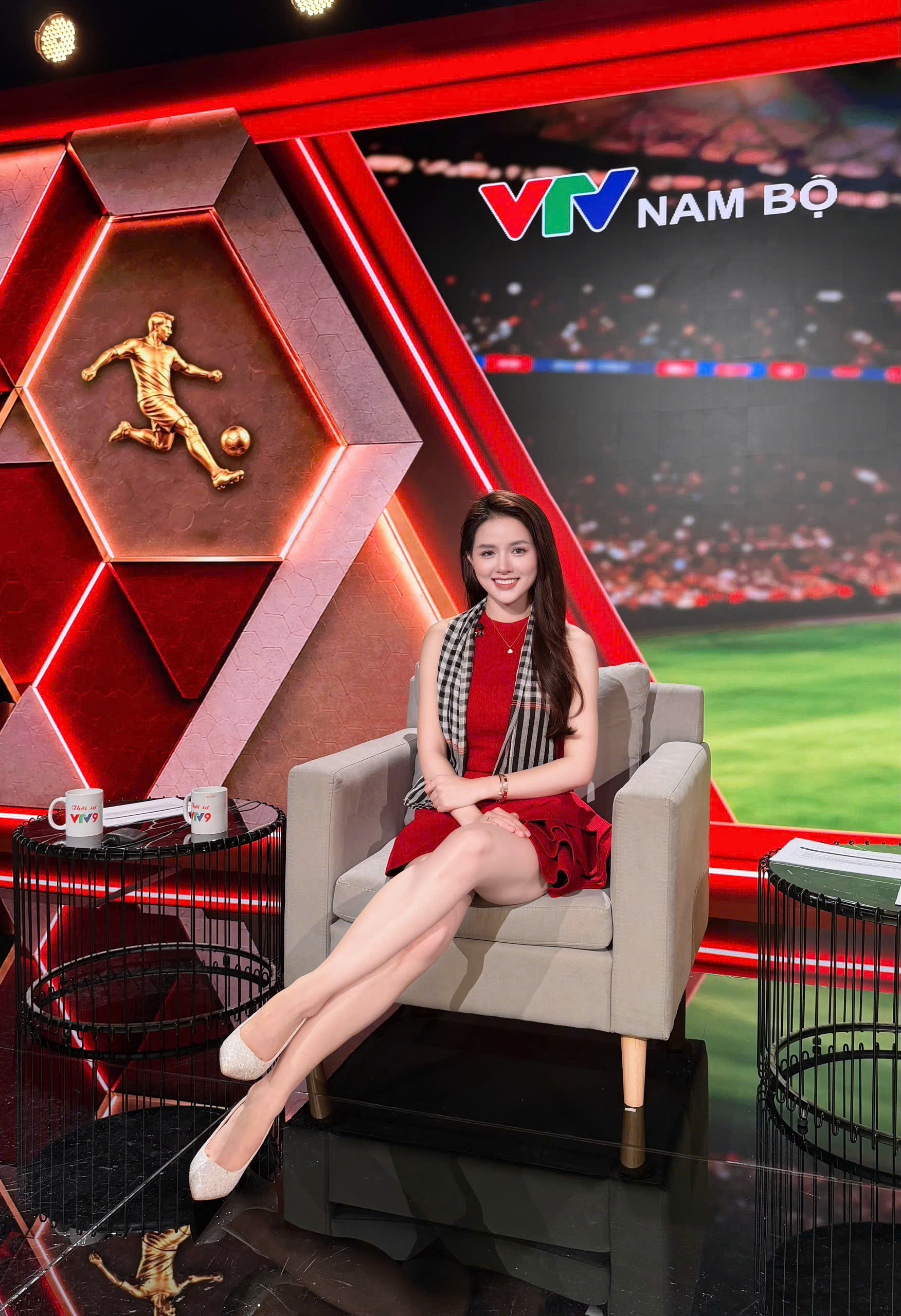 Danh tính gái đẹp Đắk Lắk check-in xem World Cup 2026 ở Mỹ: Mới tậu BMW, cuộc sống sang chảnh gây chú ý插图8 2aoboqgwz85zfktwv2qjsyathdyj9m81isfle520