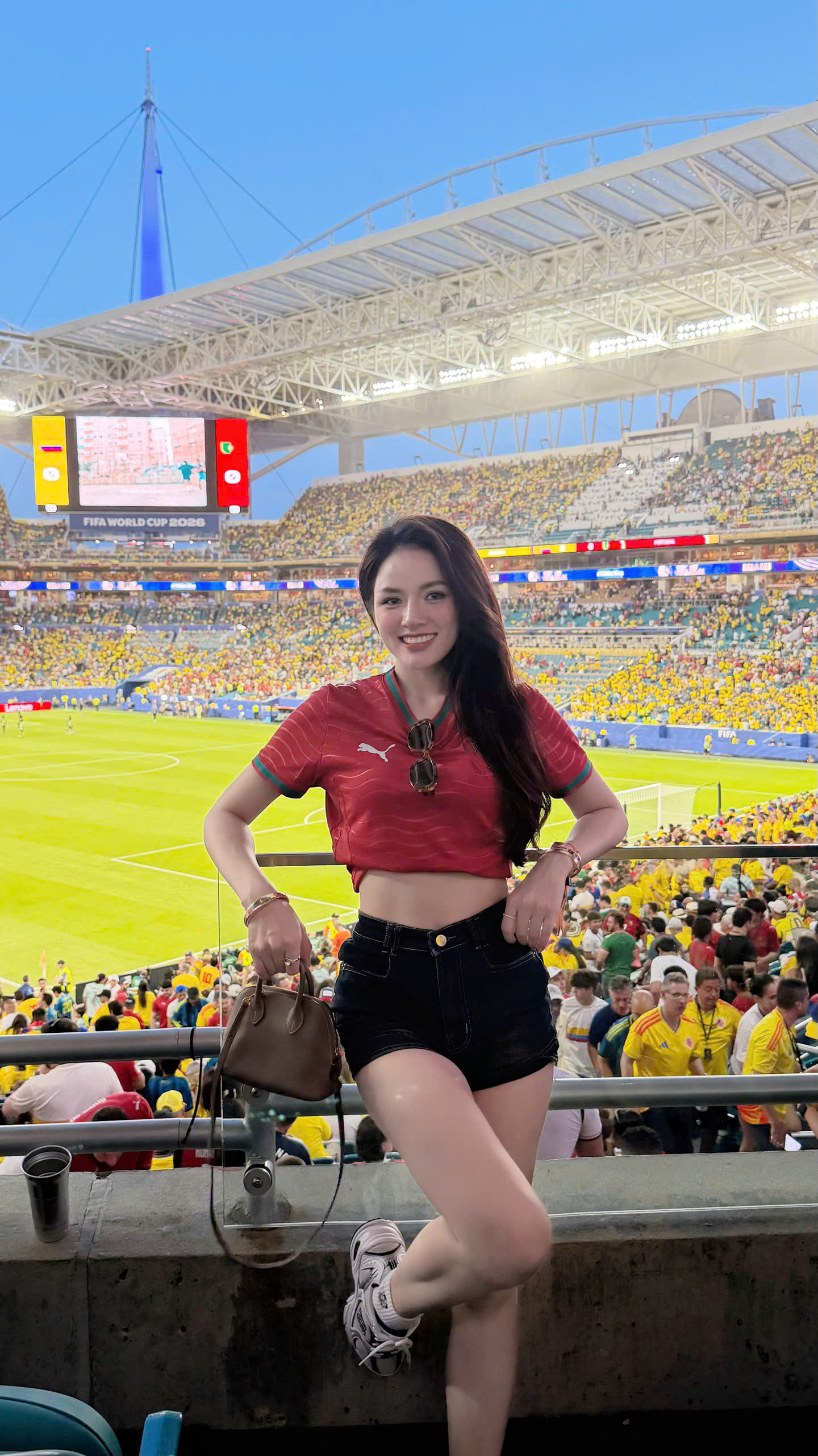 Danh tính gái đẹp Đắk Lắk check-in xem World Cup 2026 ở Mỹ: Mới tậu BMW, cuộc sống sang chảnh gây chú ý插图 2aoboqgwsncfajryp04rlhdshg6ly3vtlhijl7tm