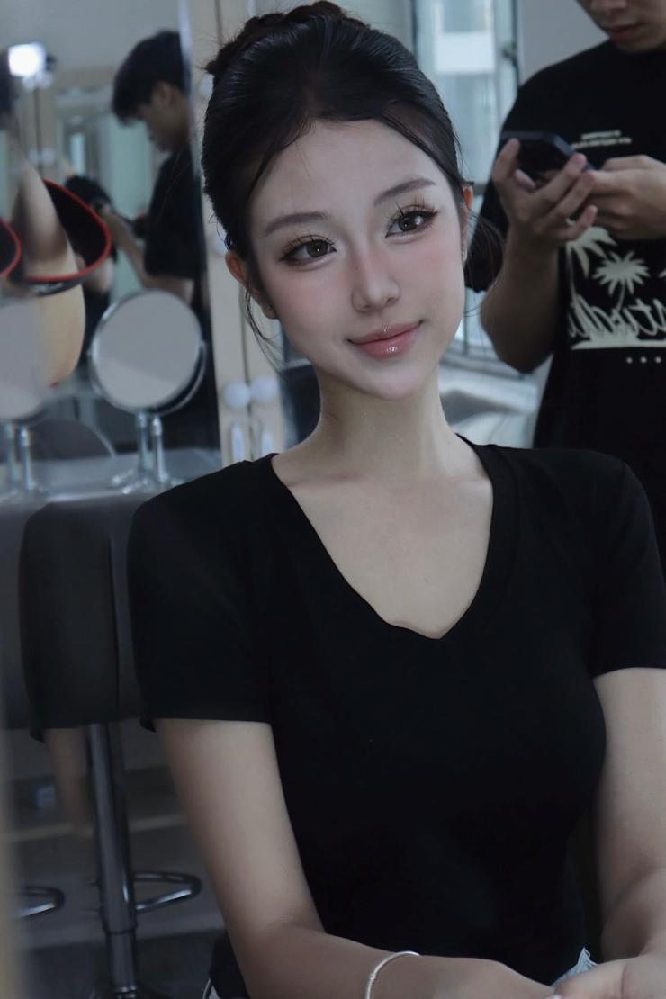 Hot girl lập kỷ lục chưa từng có, 18 tuổi đã khuấy đảo