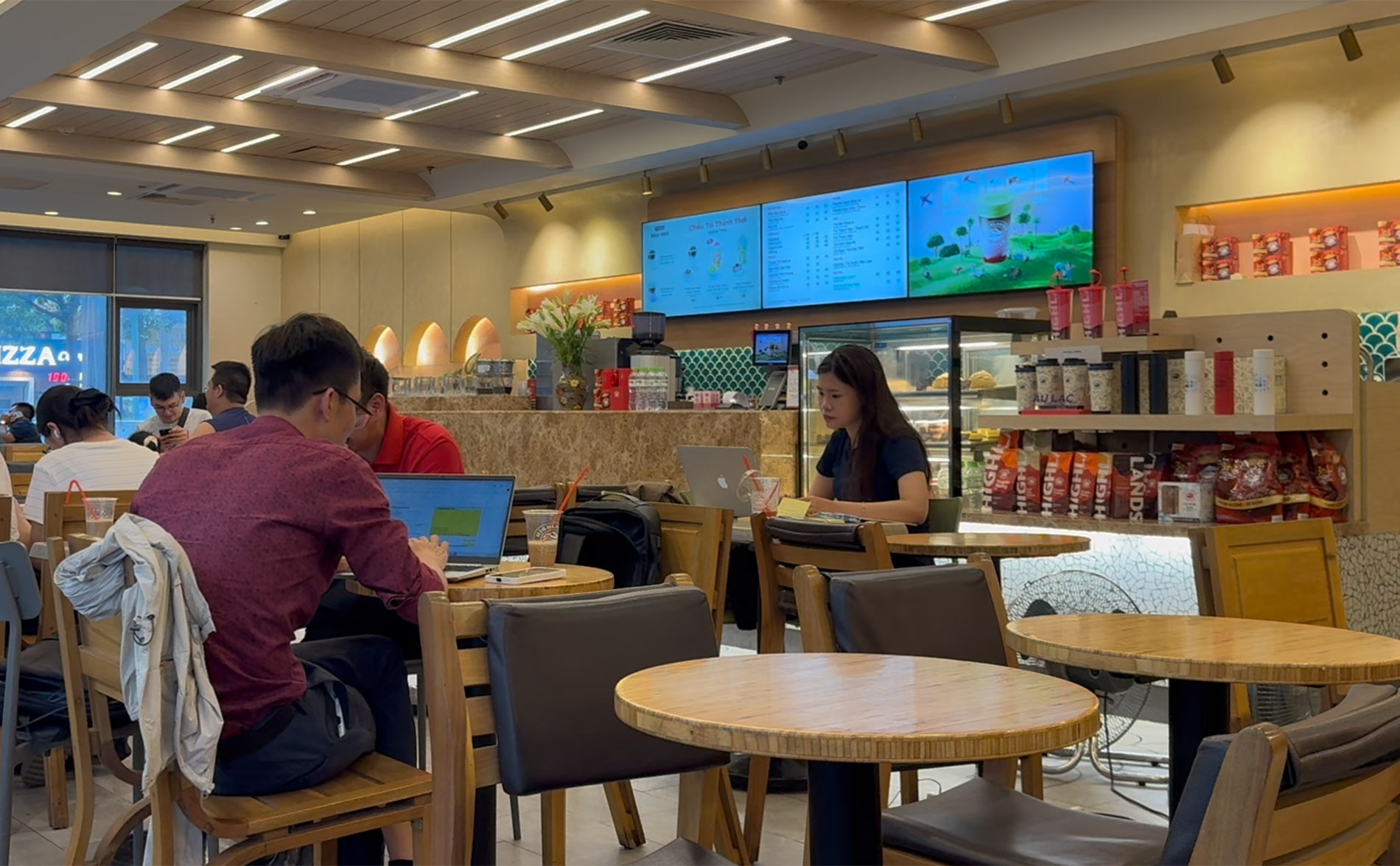 Phải trả tiền bản quyền để mở nhạc, chủ quán cà phê nói gì?插图 quan ca phe.jpg
