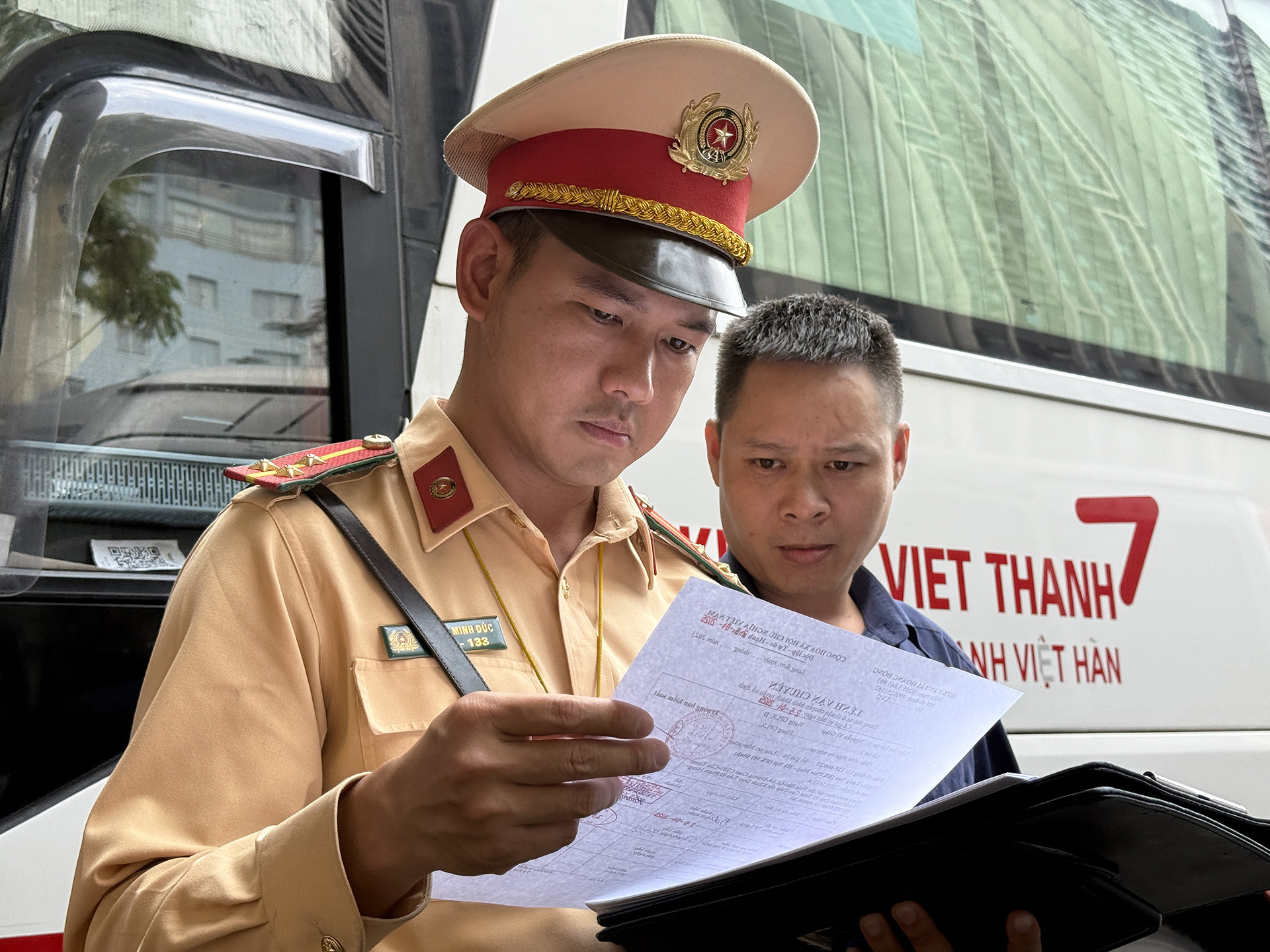 Phạt cảnh cáo tài xế ô tô không dùng ghế an toàn cho trẻ em là thế nào?插图2