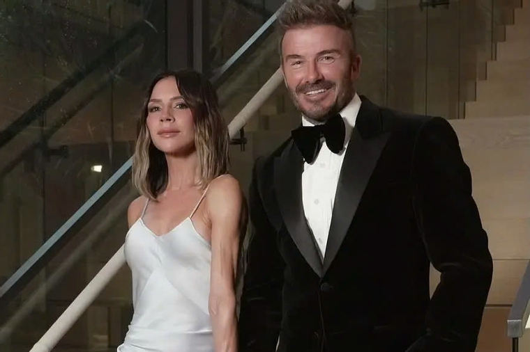 David Beckham đi vào lịch sử khi là cầu thủ đầu tiên được khắc tên trên Đại lộ Danh vọng Hollywood