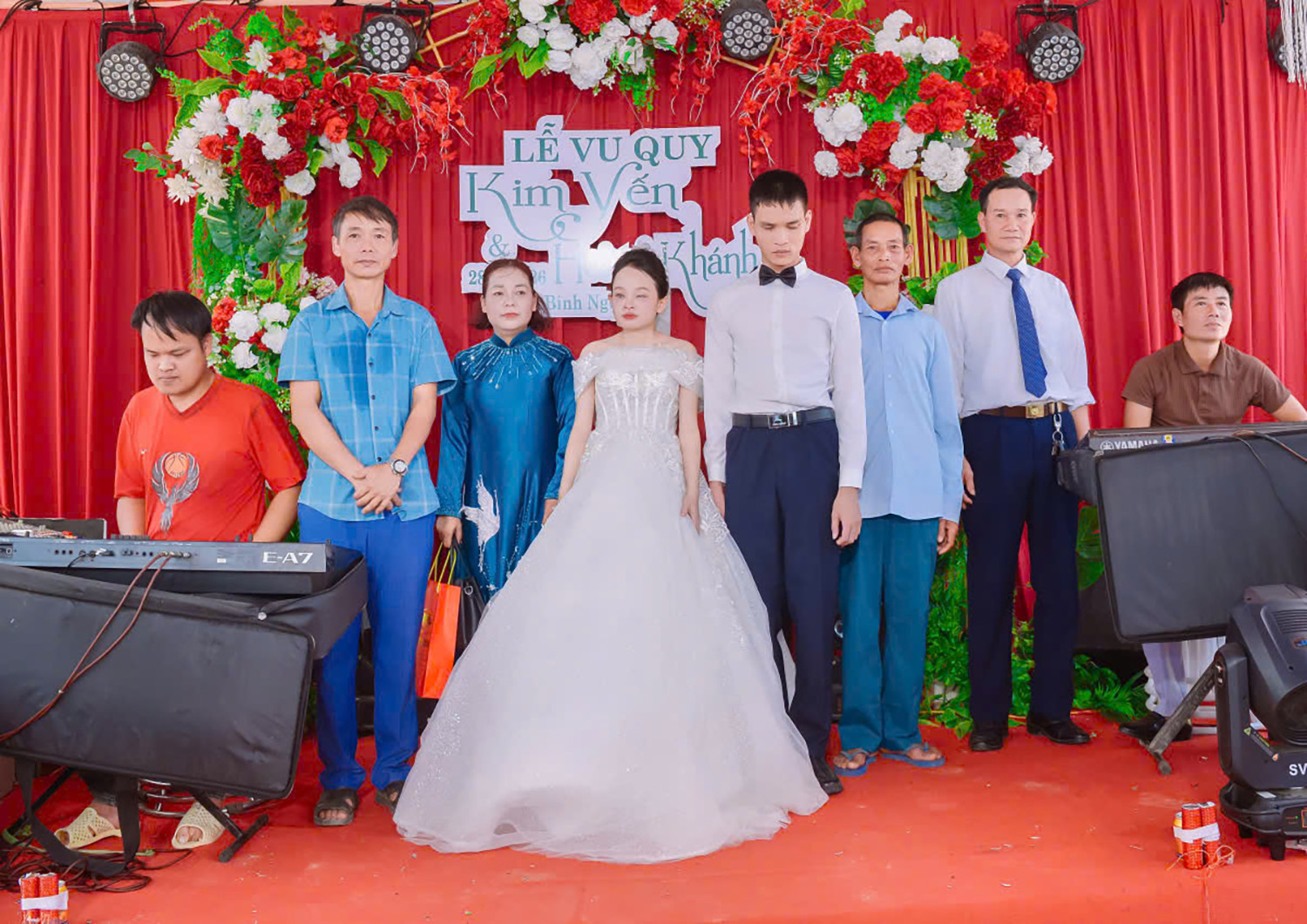 đám cươi 2.jpg