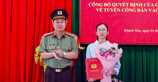 Vợ thiếu tá hy sinh được tuyển vào ngành công an: ‘Tôi muốn tiếp nối màu áo của chồng’