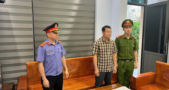 Bắt tạm giam hiệu trưởng một trường tiểu học ở Quảng Trị