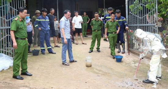 Công an xác minh hiện tượng lửa tự bốc cháy trên nền bê tông