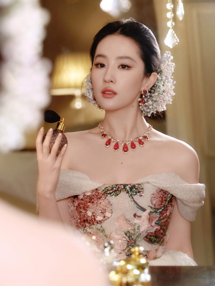 Sinh năm 1987, Lưu Diệc Phi từ lâu được công chúng ưu ái gọi là