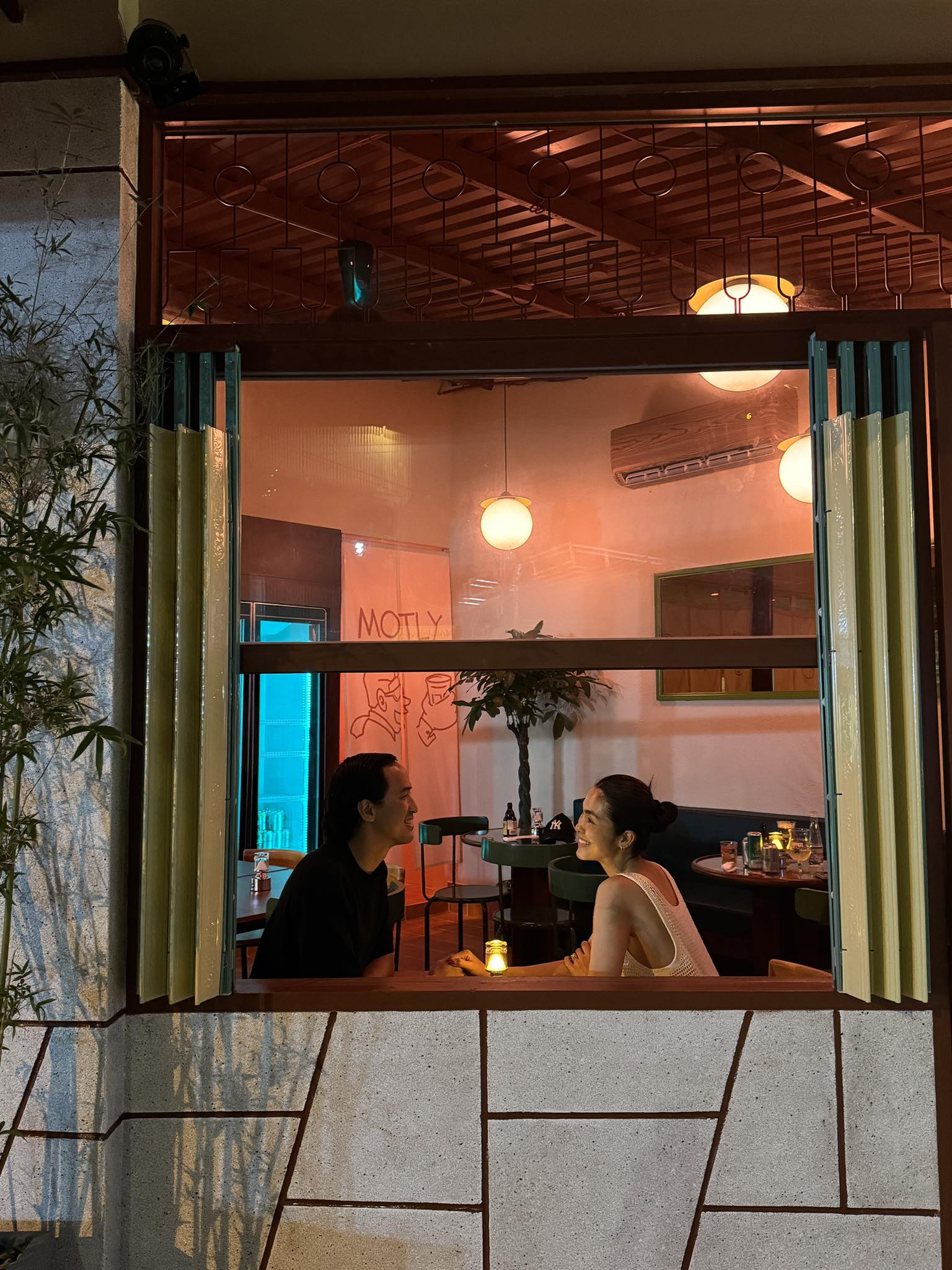Bước qua hào quang rực rỡ của