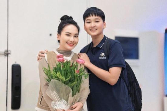 Bảo Thanh nghẹn ngào nhìn lại hành trình làm mẹ, con trai phổng phao