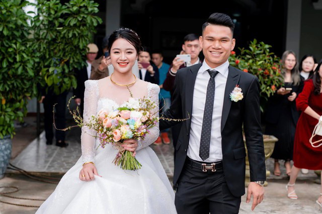 Hé lộ gia thế gây bất ngờ của vợ