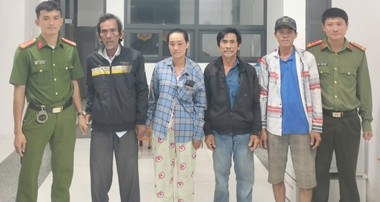 Cha đi lạc 6 ngày, con xúc động tới đón ở nơi cách nhà 150km