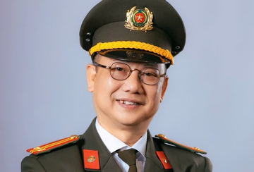 NSND Hồng Tuấn 'Của để dành' ngoài đời là Trung tá công an, 58 tuổi mới lên chức