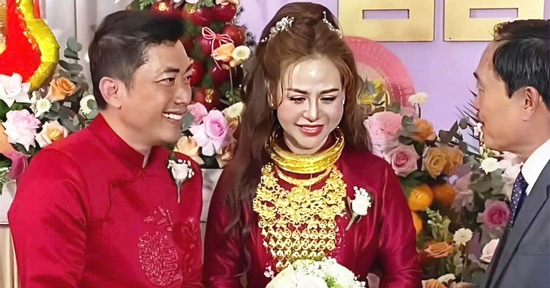 Sự thật tin diễn viên Kinh Quốc 'cưới lần 3, cô dâu đeo vàng trĩu cổ'
