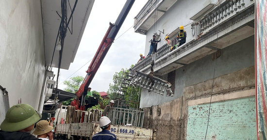 Cưỡng chế thi hành án tại nơi xảy ra vụ xịt nước vào thợ làm việc trên cao ở Hà Nội