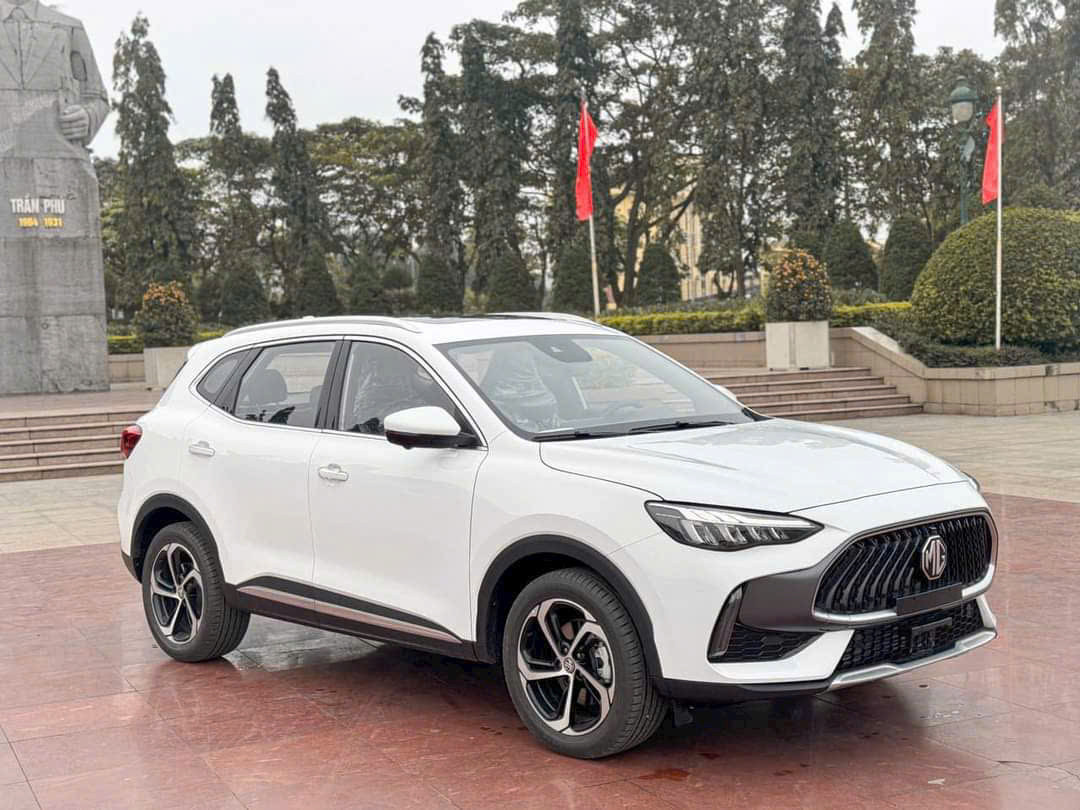 Loạt SUV cỡ C giảm giá 'sốc' trong tháng 6, nhiều mẫu rẻ hơn cả xe cỡ B插图3 MG HS 2025.jpeg