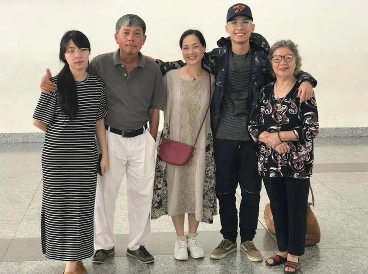 Gia đình NSND Lê Khanh và đạo diễn Việt Thanh.