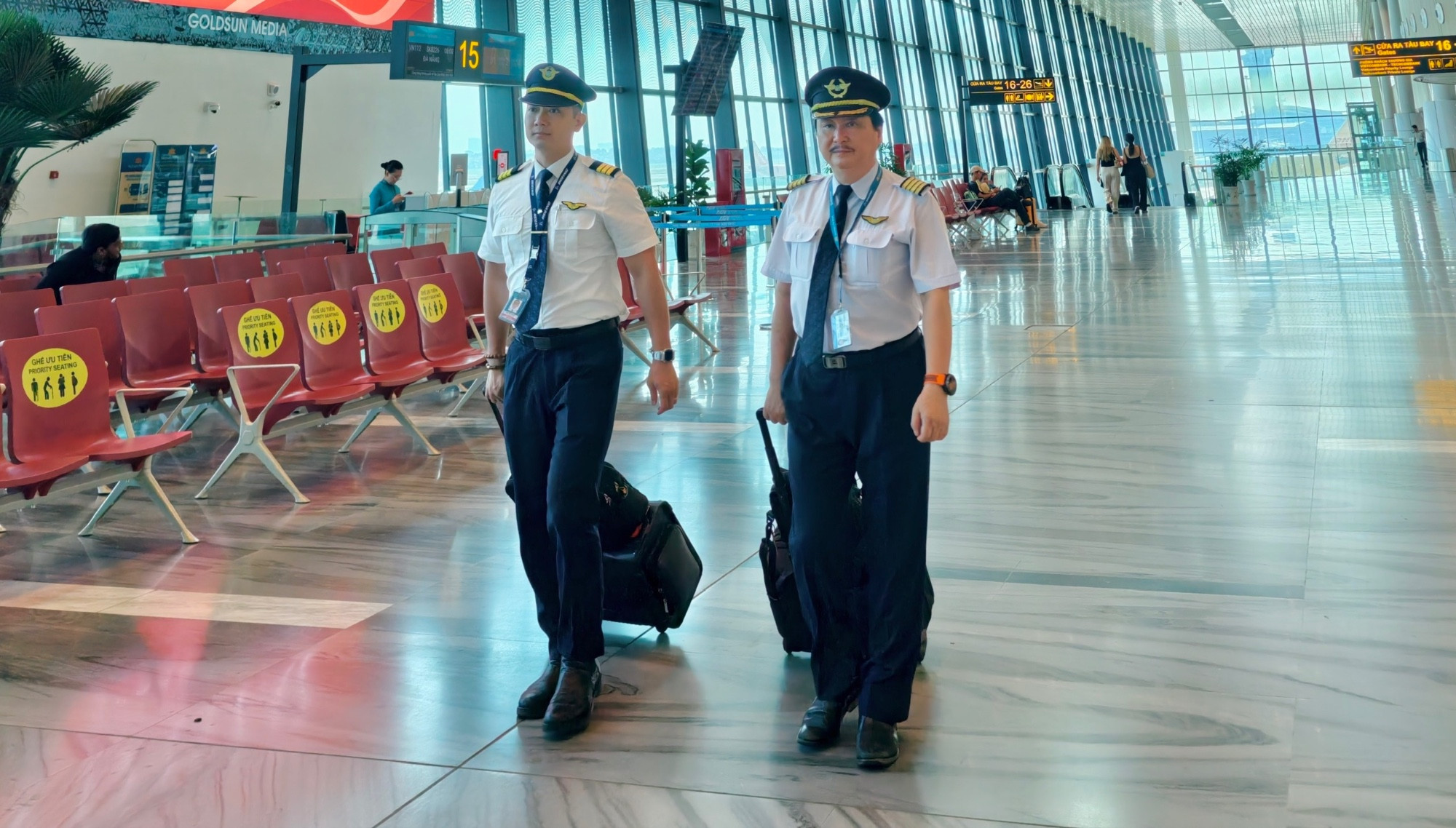 Trên chuyến bay Vietnam Airlines, hành khách bất ngờ nghe lời chia tay đặc biệt插图1 Cơ trưởng Nguyễn Nam Liên 3.jpg