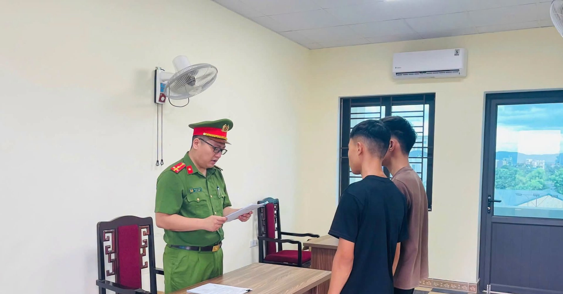 Xe máy va chạm ô tô ở TPHCM, nam thanh niên 19 tuổi tử vong tại chỗ插图2