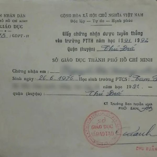 Con hỏi: 'Hồi đó mẹ thi tuyển sinh 10 ra sao', bà mẹ TP.HCM đưa ra tờ giấy ố màu, đọc mà phục sát đất!