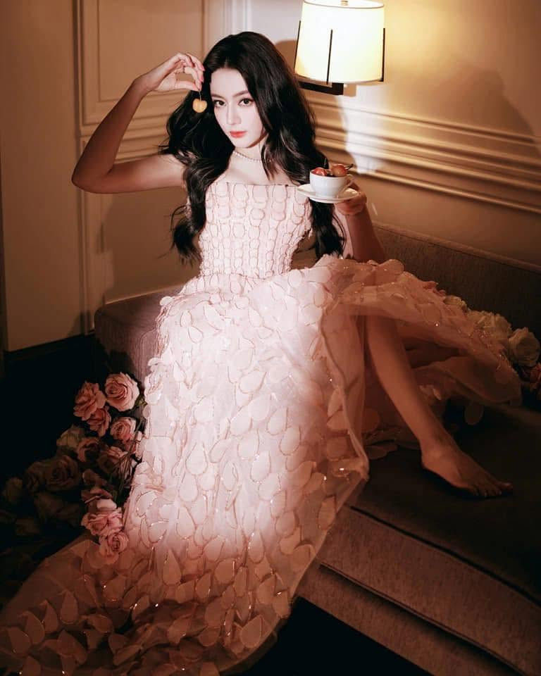 Địch Lệ Nhiệt Ba ghi điểm với visual cuốn hút trong loạt ảnh mới - Ảnh 2