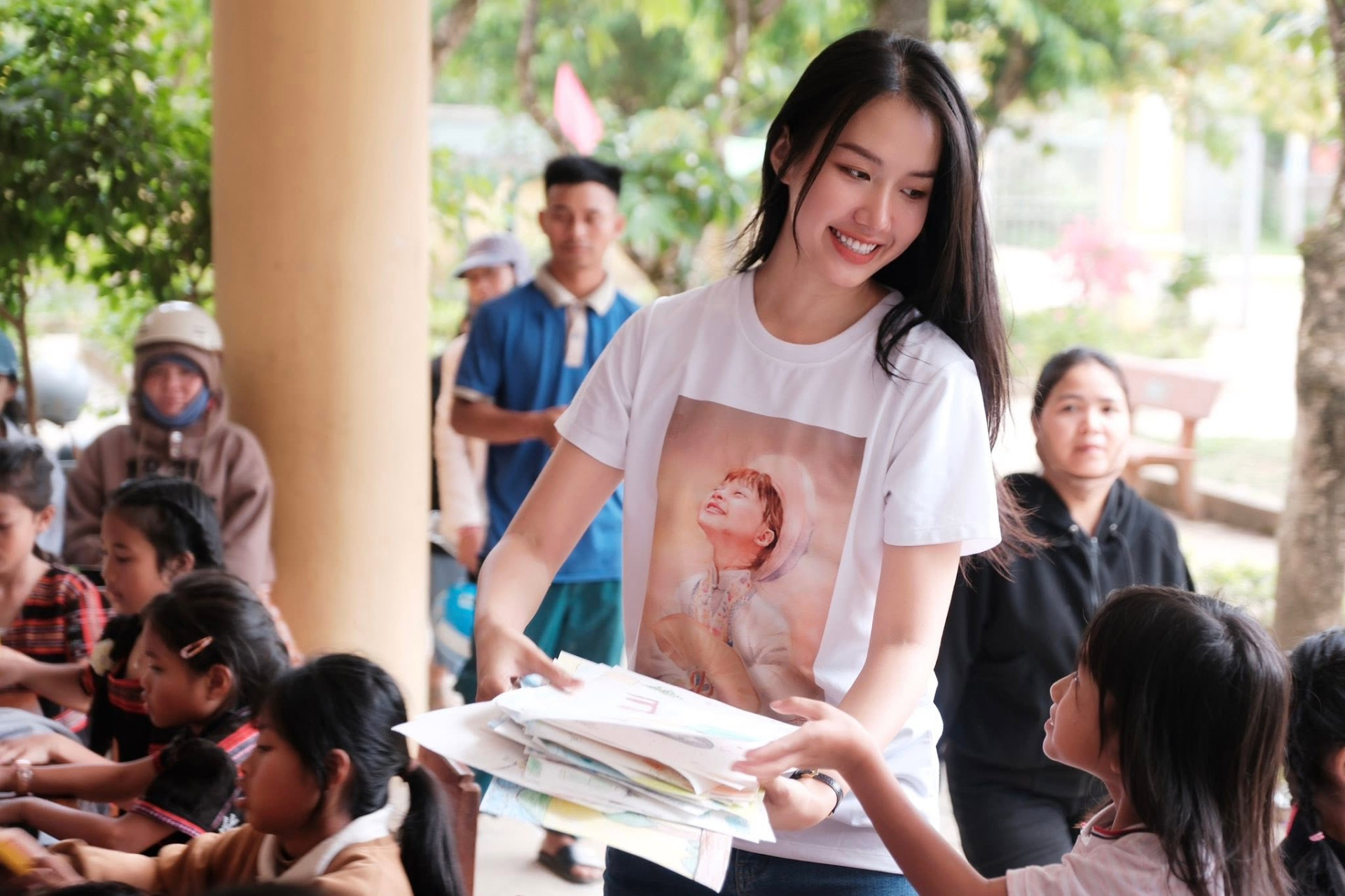 Profile khủng của Phan Anh Thư, họa sĩ xinh đẹp gây chú ý sau loạt ảnh cùng thiếu gia gia tộc Sơn Kim插图6 Profile khủng của cô gái được “lão phật gia” Sơn Kim công khai giới thiệu cùng thiếu gia Hoàng Việt