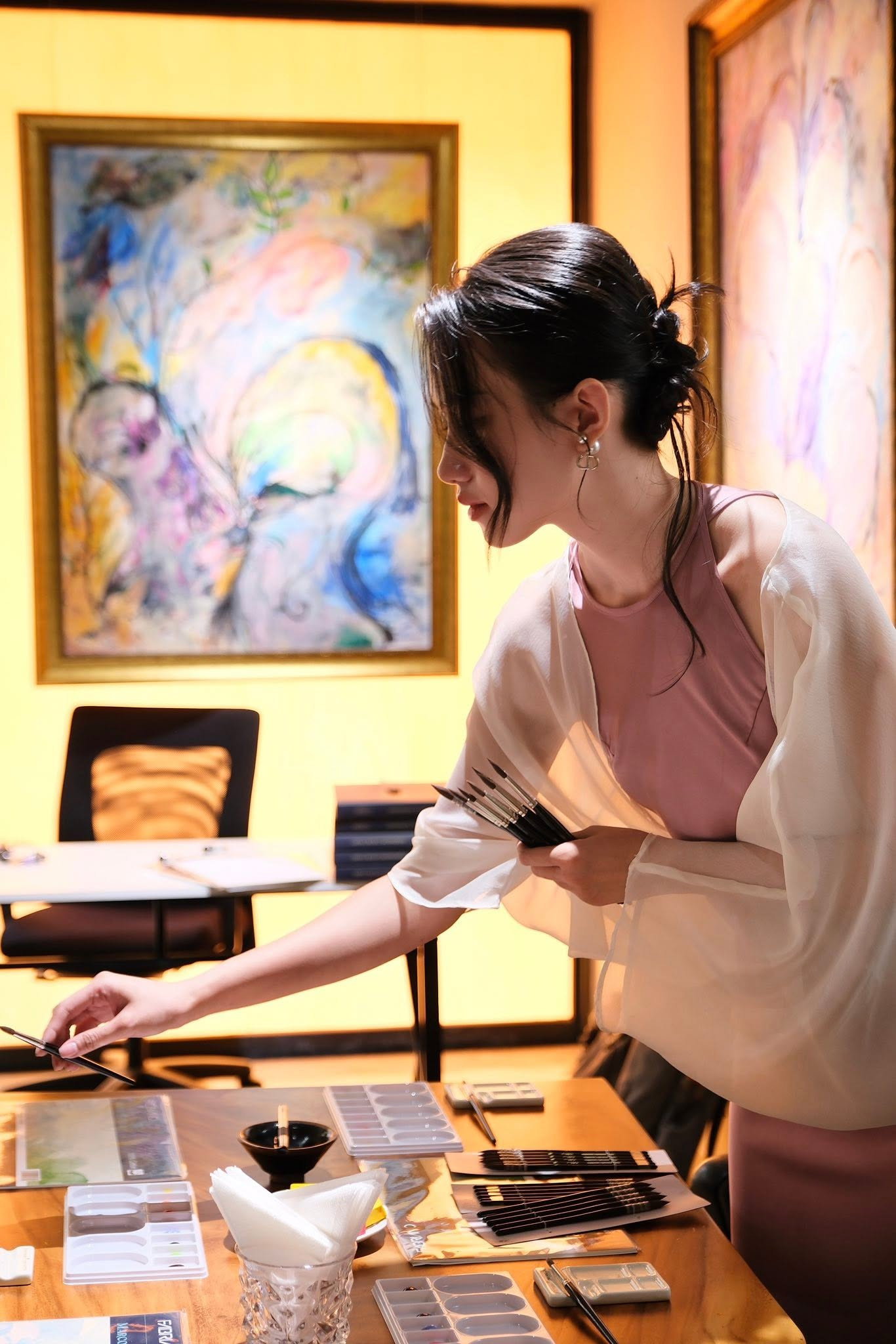 Profile khủng của Phan Anh Thư, họa sĩ xinh đẹp gây chú ý sau loạt ảnh cùng thiếu gia gia tộc Sơn Kim插图4 Profile khủng của cô gái được “lão phật gia” Sơn Kim công khai giới thiệu cùng thiếu gia Hoàng Việt