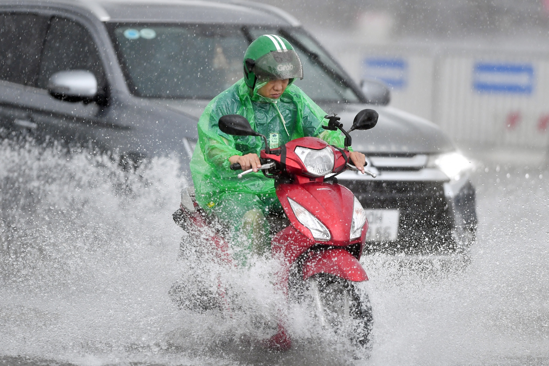 Miền Bắc và Quảng Ninh lại hứng mưa lớn dồn dập, nhiều nơi có thể vượt 300mm
