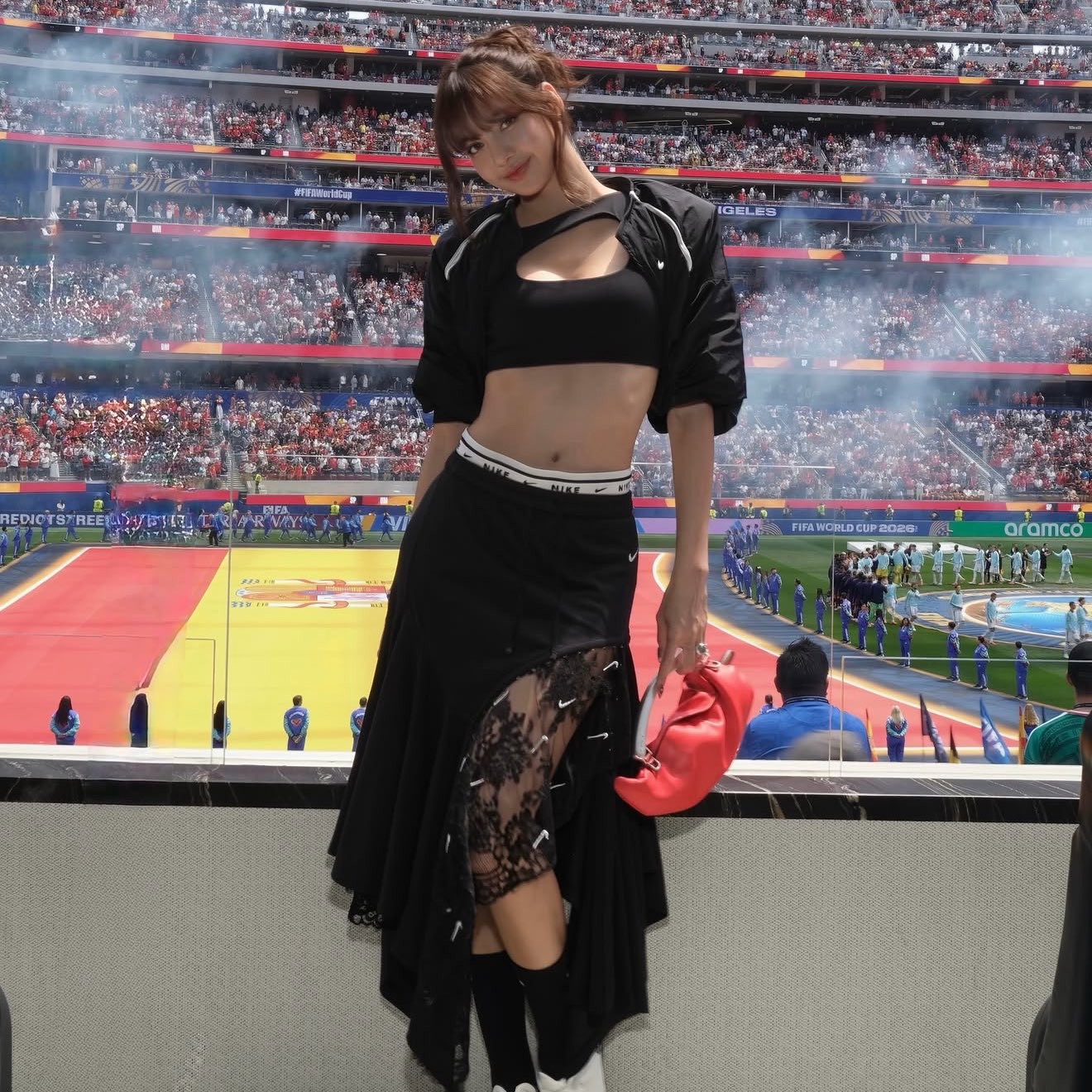 Fancam World Cup tóm dính mỹ nhân body siêu thực trên khán đài, hóa ra là Lisa BLACKPINK插图2 hm6ugxwuaadoks
