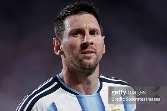Messi không ghi bàn vẫn xô đổ 2 kỉ lục World Cup ở trận Argentina 3-1 Thuỵ Sĩ