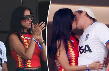 Tài tử Brad Pitt hôn đắm đuối bạn gái kém 27 tuổi trên khán đài World Cup 2026