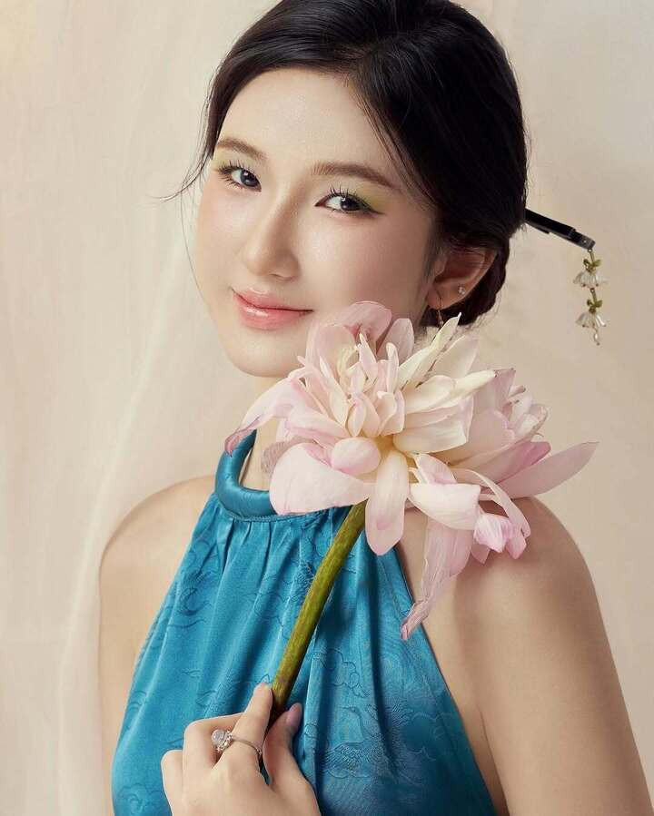 Trà My cũng đang là một nhà sáng tạo nội dung được nhiều người quan tâm. Cô có hơn 400 nghìn người theo dõi trên mạng xã hội TikTok.