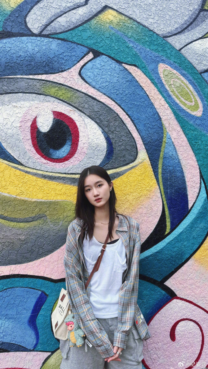 001snh8hly1if1738xnssj61r033phdw02