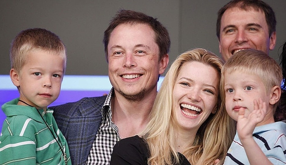 Không còn muốn được nhắc đến với danh xưng &amp;apos;con Elon Musk&amp;apos;, Vivian Wilson kể về tuổi thơ giới siêu giàu插图