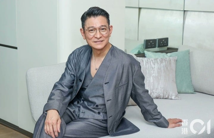 Lưu Đức Hoa vẫn phong độ ở tuổi U70.