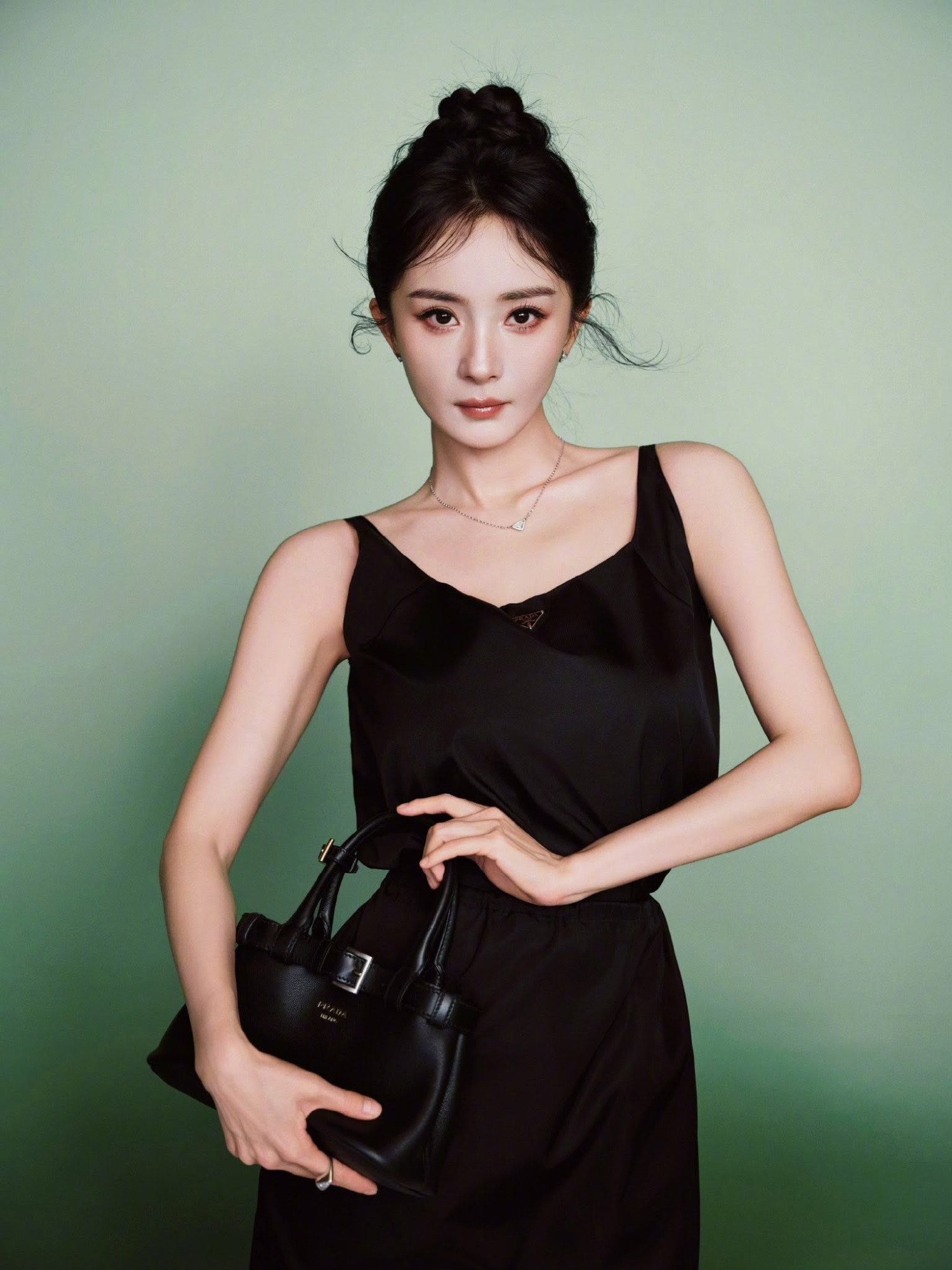 Dương Mịch được đề cử giải Bách Hoa, cơ hội nào để chiến thắng? - Ảnh 2