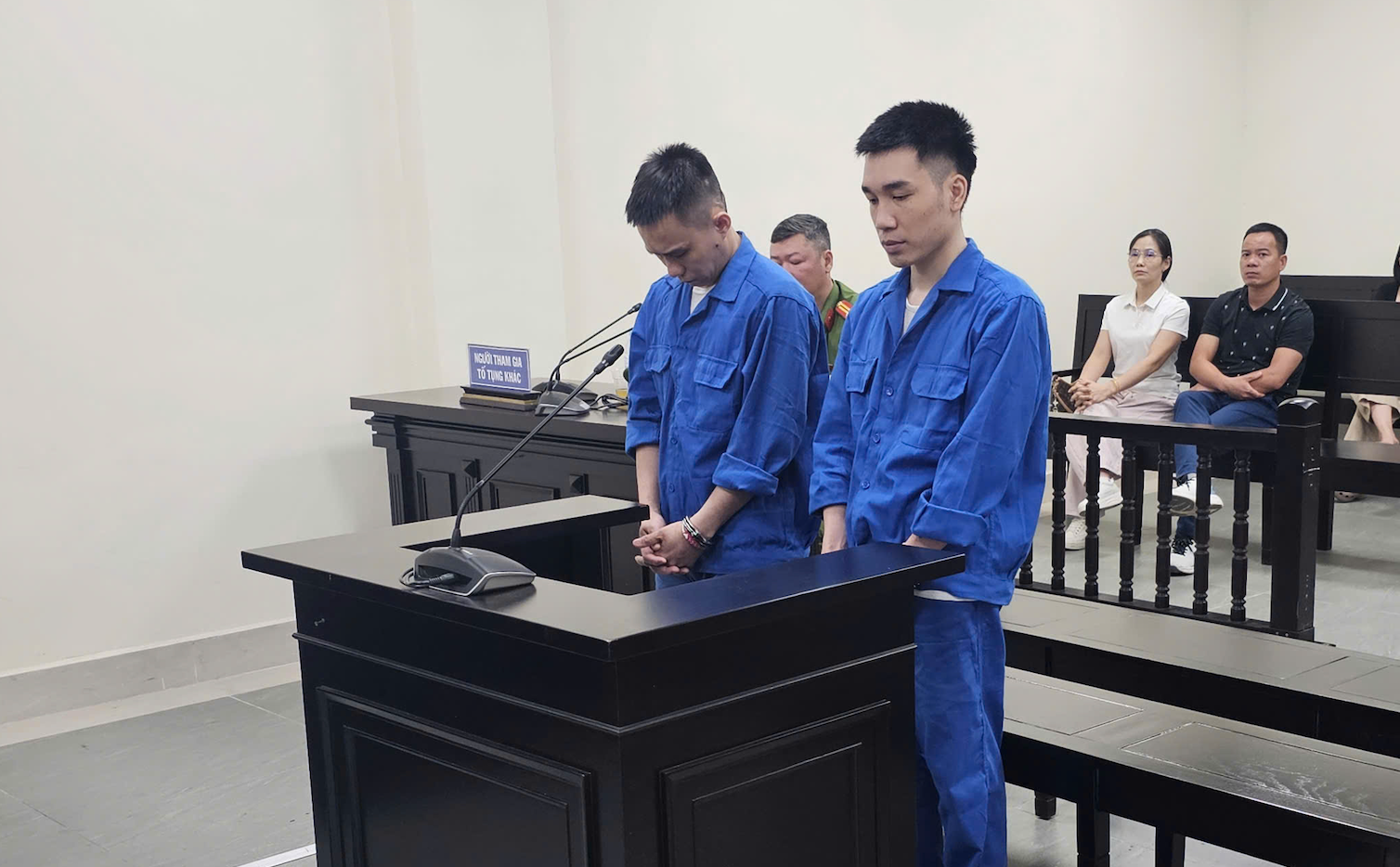 Lời khai của 2 kẻ cướp 16 cây vàng trên người bà chủ nhà nghỉ ở Hà Nội插图 Screenshot at Jul 15 14 05 50.png