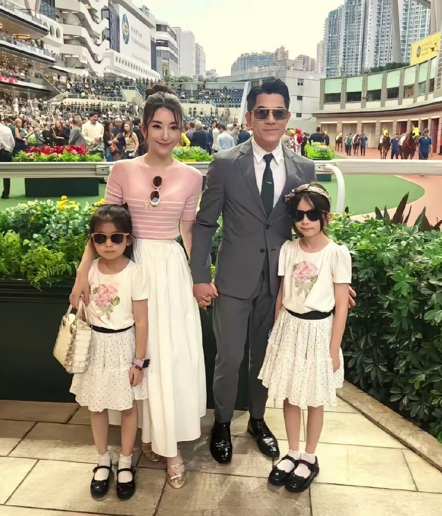Mỹ nam 'vạn người mê': Tuổi 61 vẫn phong độ, hôn nhân viên mãn bên vợ kém 22 tuổi cùng 3 con插图2 Mỹ nam