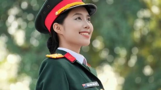 Đời thường của Á hậu Việt Nam đầu tiên được thăng quân hàm Thượng úy ở tuổi 23