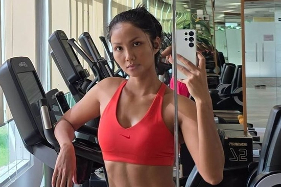 Hoa hậu H'Hen Niê khoe body chuẩn trong phòng gym, một chi tiết chiếm trọn spotlight