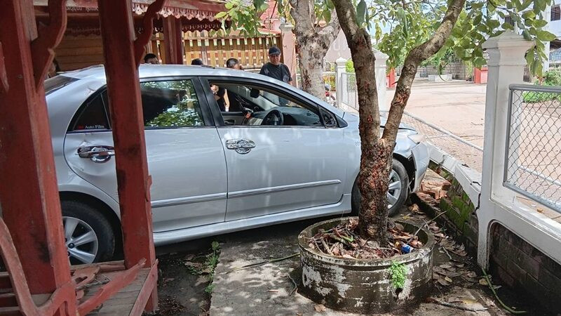 Vừa rời khỏi đám tang, người đàn ông bất ngờ gặp sự cố