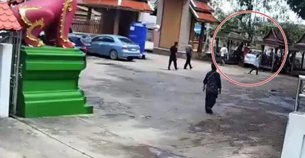 Vừa rời khỏi đám tang, người đàn ông bất ngờ gặp sự cố