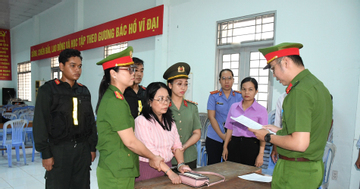Bắt tạm giam người phụ nữ lợi dụng quyền tự do dân chủ