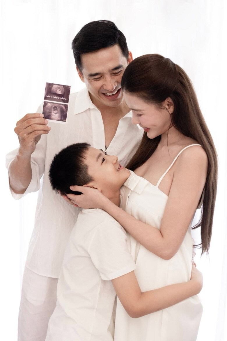 'Cặp đôi kiểu mẫu showbiz Việt': Hạnh phúc viên mãn khi sắp đón thêm thành viên插图3 Cặp đôi kiểu mẫu showbiz Việt: Hạnh phúc viên mãn khi sắp đón thêm một