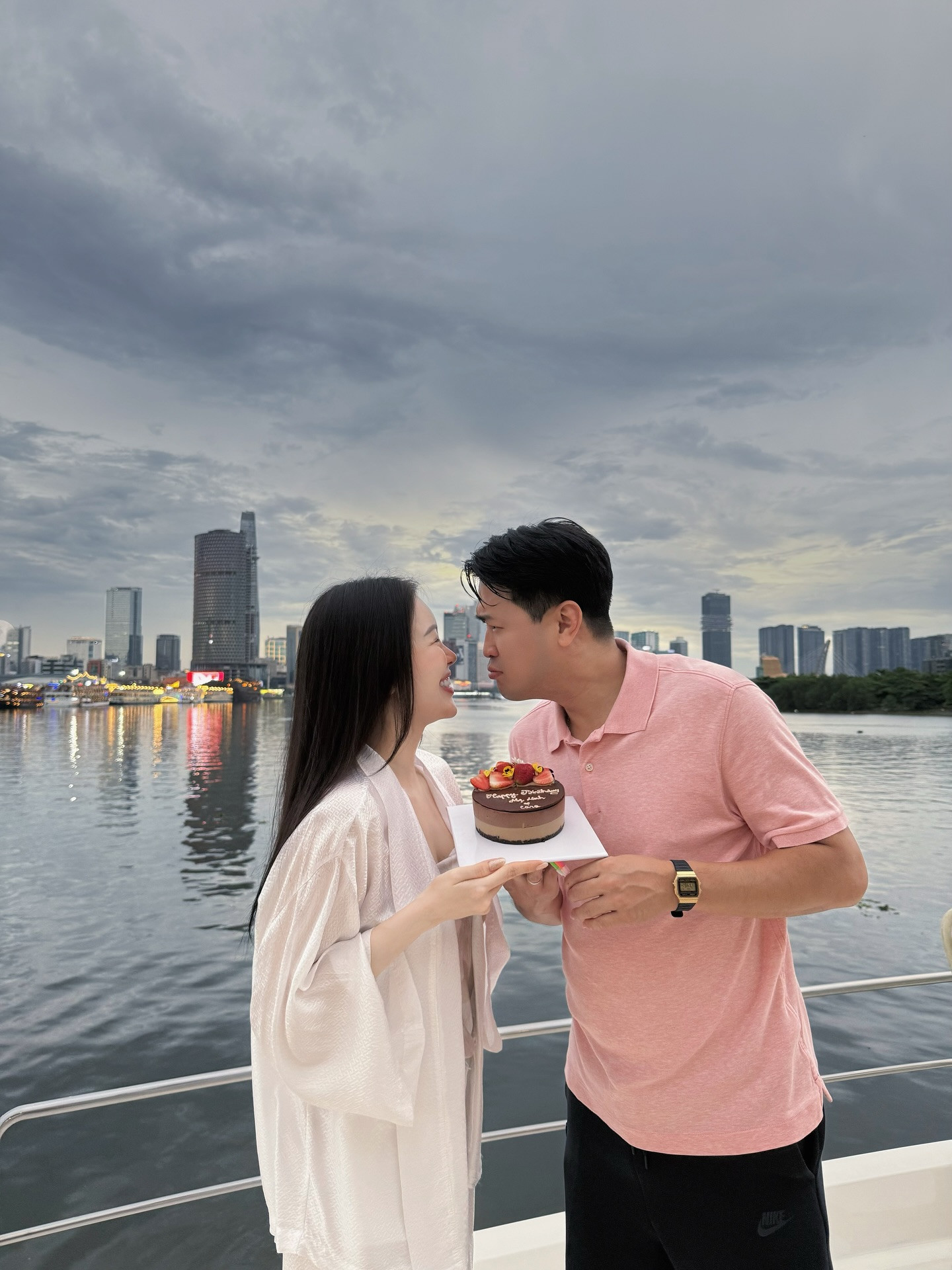 Con dâu tỷ phú Johnathan Hạnh Nguyễn cập nhật về hôn nhân gây chú ý插图 linhrin3712406418869150005s2026 7 17 159610 story